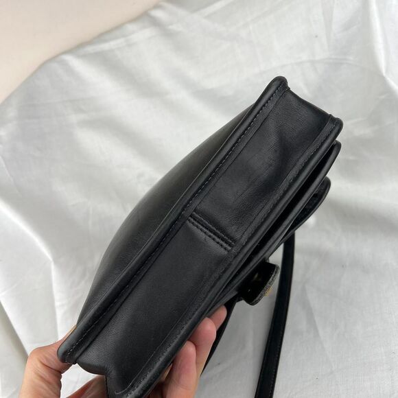 COACH Vintage Black Leather Station Crossbody Bag USA - Picture 5 of 8